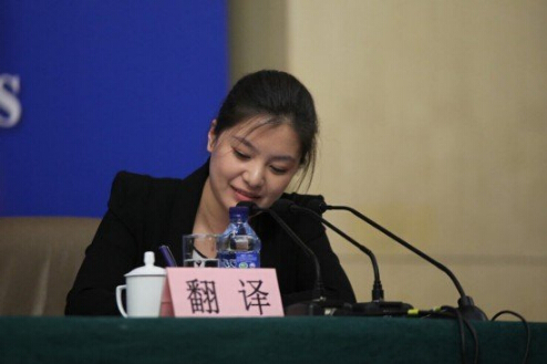 盘点历届两会上美女翻译(组图)