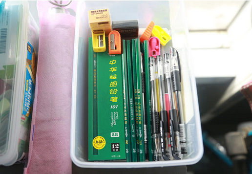 郑州公交车长为高考生减压 药品文具备齐打造爱心车厢