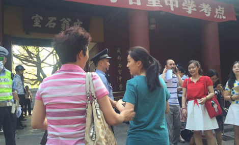 2016高考考点:成都石室中学现场(图) 2016高考考点:成都石室中学现场(图)