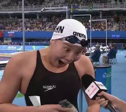 泳坛行走表情包:傅园慧洪荒之力光速圈粉(组图