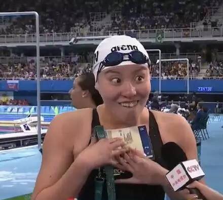 泳坛行走表情包:傅园慧洪荒之力光速圈粉(组图