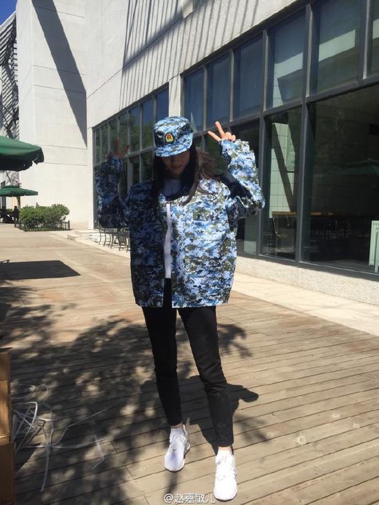 中戏新生张雪迎开学报到 将和赵嘉敏成同班同学 中戏新生张雪迎开学报到 将和赵嘉敏成同班同学