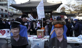 4.png 韩国总统朴槿惠支持者街头游行对抗反对者