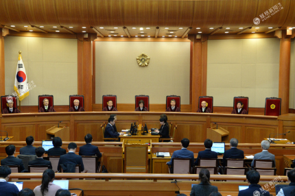 2.png 韩国首位被罢免女的总统-朴槿惠的一生(组图)