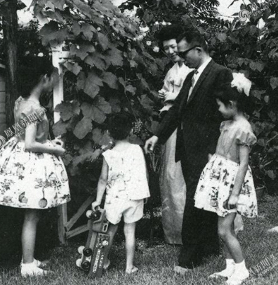 4.png 韩国首位被罢免女的总统-朴槿惠的一生(组图)