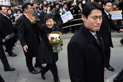 26.png 韩国首位被罢免女的总统-朴槿惠的一生(组图)