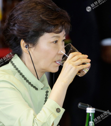 韩国首位被罢免女的总统-朴槿惠的一生(组图)