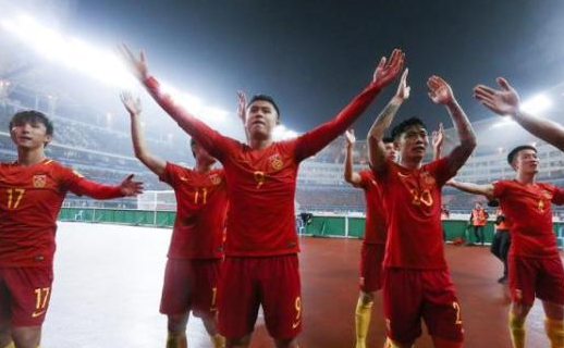 中国足球 1-0战胜 韩国 球赛(组图)