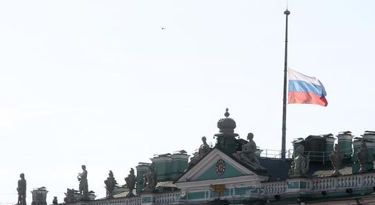 7.png 俄罗斯民众哀悼圣彼得堡地铁爆炸遇难者(组图)