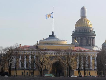 9.png 俄罗斯民众哀悼圣彼得堡地铁爆炸遇难者(组图)