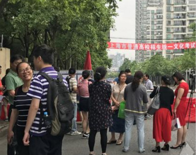 上海考点外交谈的家长