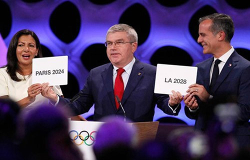 巴黎洛杉矶同时赢得奥运会承办权(双语)