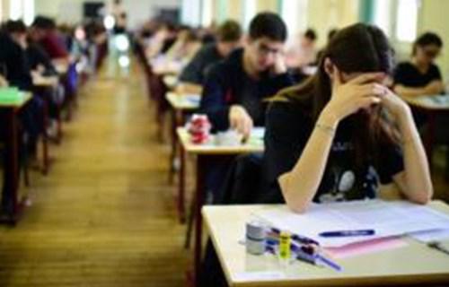 德国高考英语题太难 引学生抗议(双语)