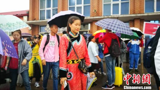 哈尔滨：中国唯一高考专列承载深山学子求学梦