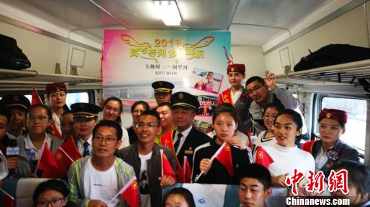 哈尔滨：中国唯一高考专列承载深山学子求学梦