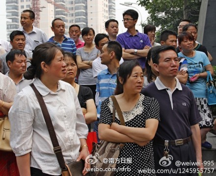 高考场外的父母