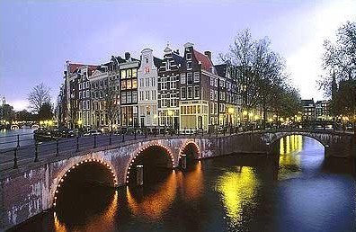 阿姆斯特丹:经历辉煌与战争的自由之城
