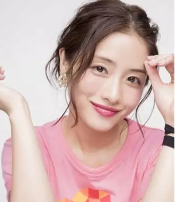 2017年8月26石原里美担任慈善主持人（组图）