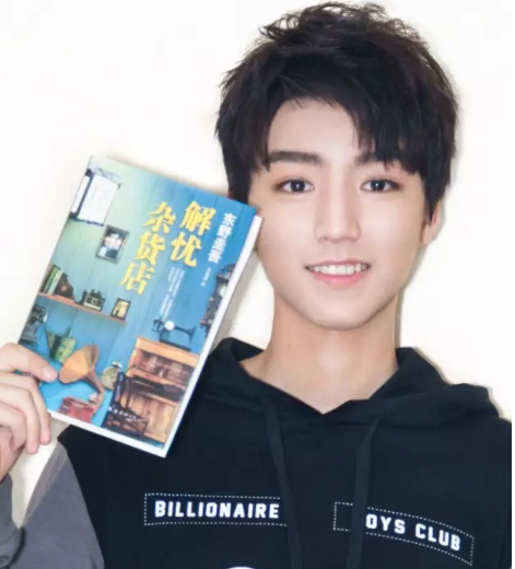 王俊凯和迪丽热巴参演东野圭吾《解忧杂货店》（组图）