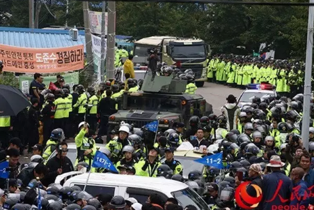 韩国萨德完成 民众彻夜抵抗(视频)