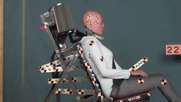 developing the first average female crash test dummy 瑞典科学家